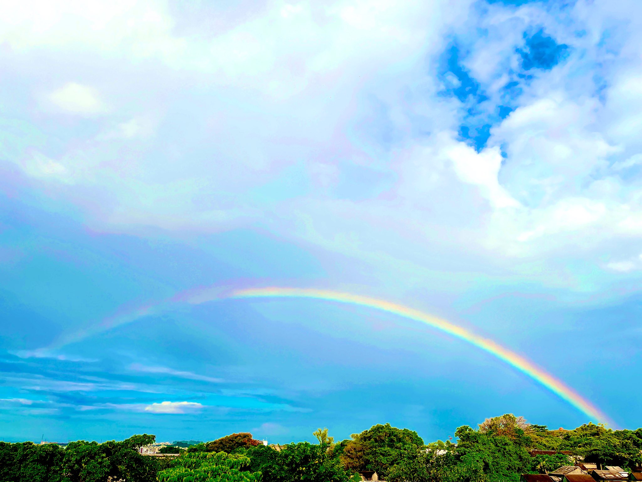 虹とマジックアワー🌈🌅page-visual 虹とマジックアワー🌈🌅ビジュアル