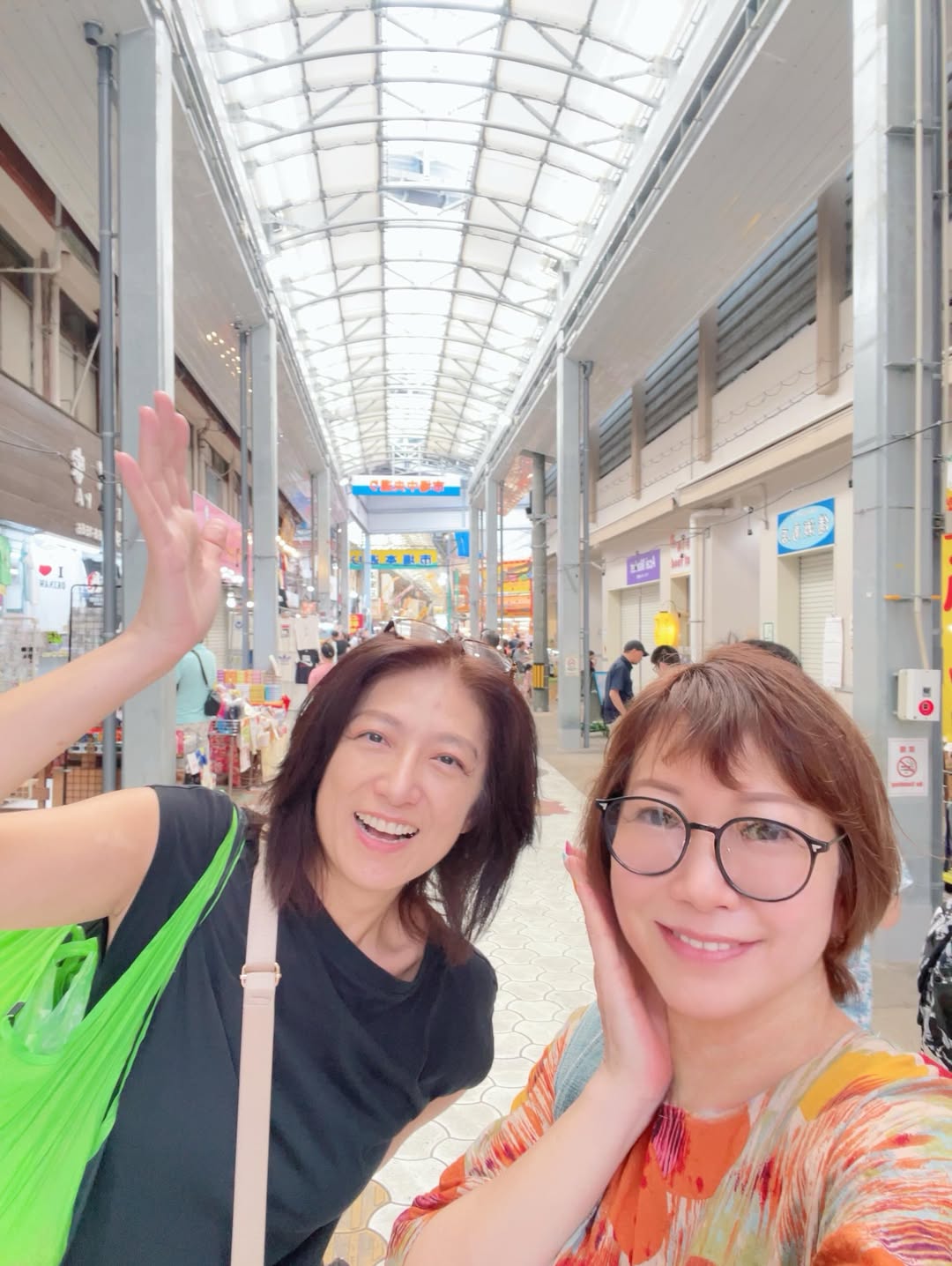 藤森夕子ちゃんと牧志の公設市場界隈を散策🚶‍♀️🚶page-visual 藤森夕子ちゃんと牧志の公設市場界隈を散策🚶‍♀️🚶ビジュアル